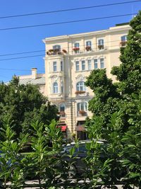 Salzburg: Blick auf den Makartplatz vor Mozarts Wohnhaus